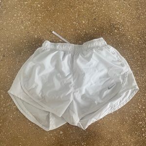 Nike shorts (white)